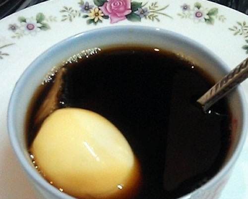 紅糖水煮雞蛋致癌？中老年十月易感謠言盤點(diǎn)